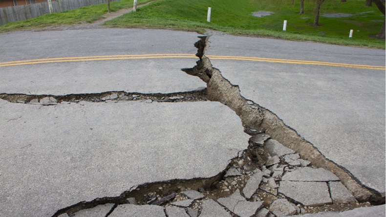 Earthquake damage (Diarmuid/Alamy Stock Photo)