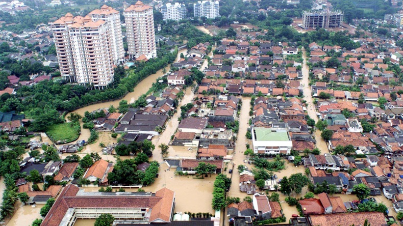 Jakarta flood (2002) (REUTERS/Alamy Stock Photo)