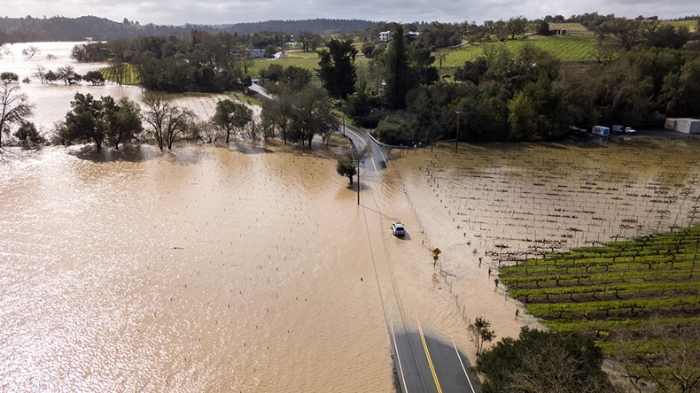 California flood (Gibson Outdoor Photography/Alamy Stock Photo)