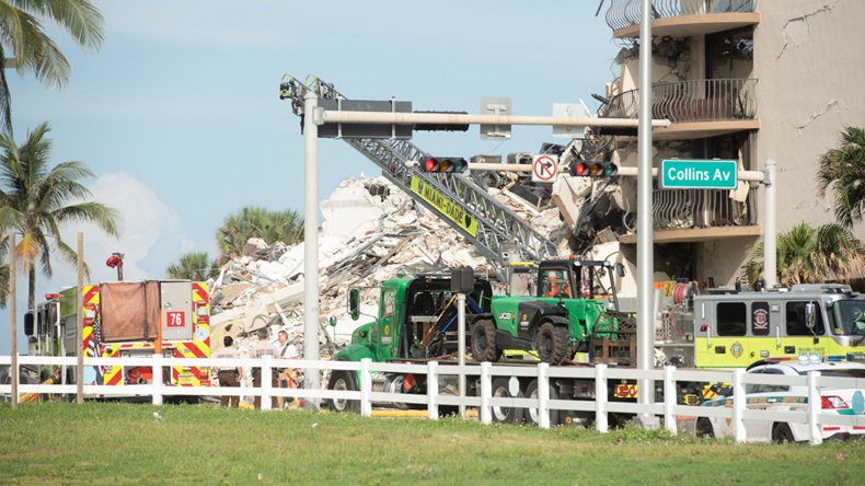 Miami collapsed building (ZUMA Press, Inc/Alamy Stock Photo)