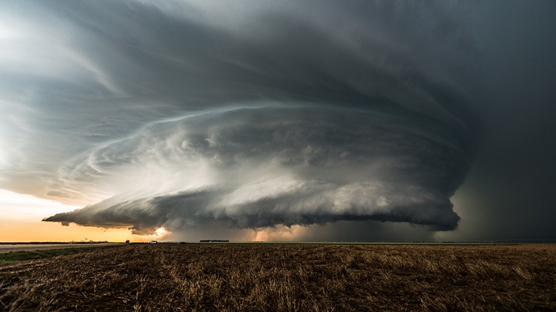 Super-cell storm (Cammie Czuchnicki/Shutterstock.com)