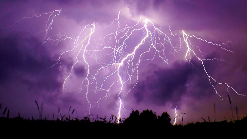 Thunderstorm (Piotr Krzeslak/Shutterstock.com)