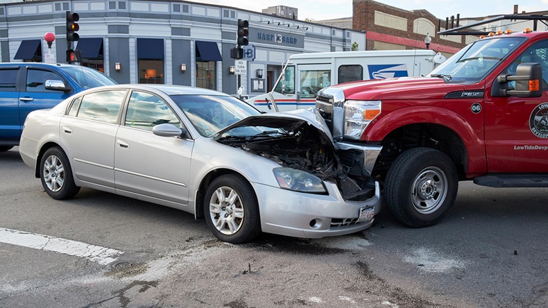 Car accident (Radharc Images/Alamy Stock Photo)