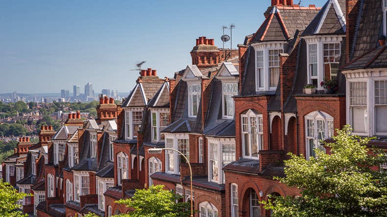 London houses (Zoltan Gabor/Shutterstock.com)