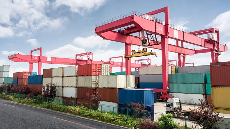 Cargo containers (Zoonar GmbH/Alamy Stock Photo)