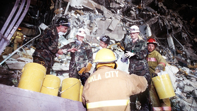 Oklahoma City bombing (1995) (Everett Collection Inc/Alamy Stock Photo)
