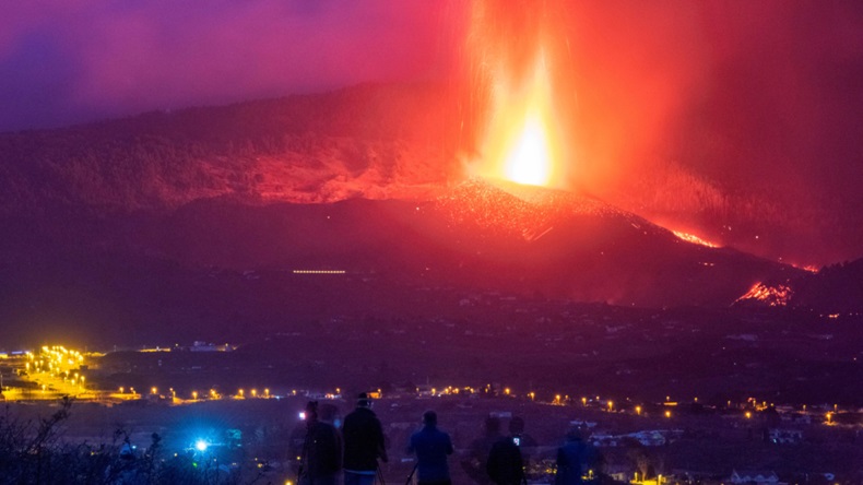 La Palma eruption (2021) (Carlos de Saa/EFE/Alamy Live News)