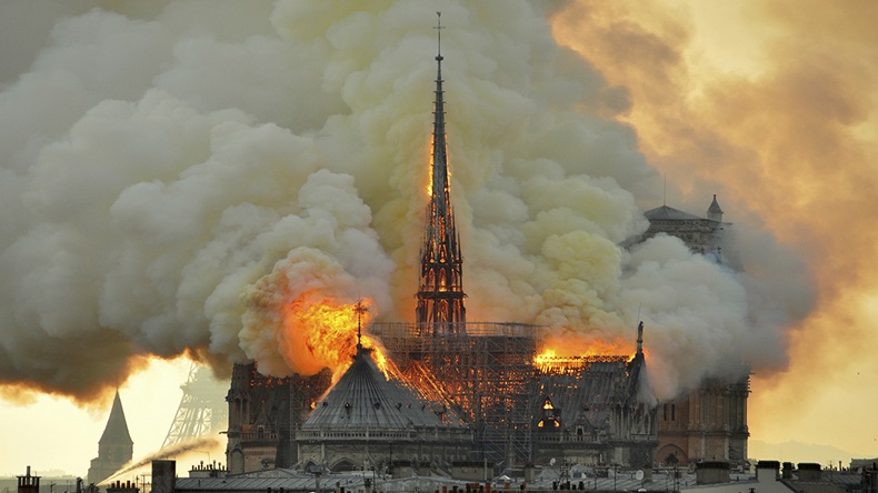 Notre Dame fire (2019) (© Thierry Mallet/AP)