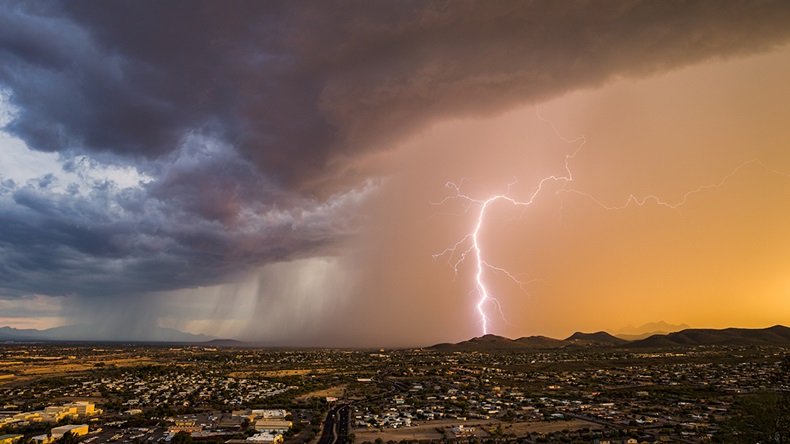 Arizona thunderstorm (John D Sirlin/Shutterstock.com)