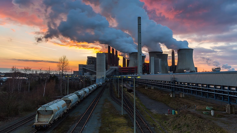 Coal power station (r.classen/Shutterstock.com)