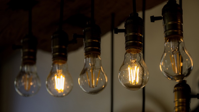 Dim lightbulbs (PiggyCoup/Shutterstock.com)