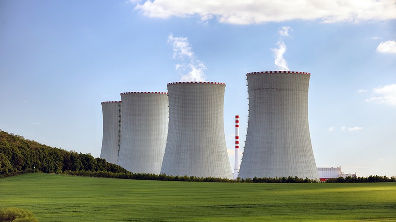Nuclear power station (TTstudio/Shutterstock.com)