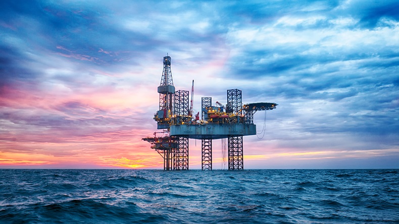 Oil rig (Lukasz Z/Shutterstock.com)