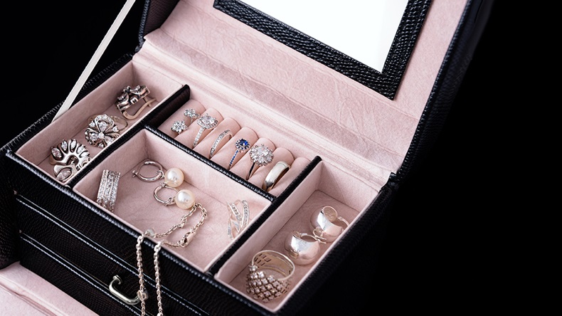 Jewellery box (IMG Stock Studio/Shutterstock.com)