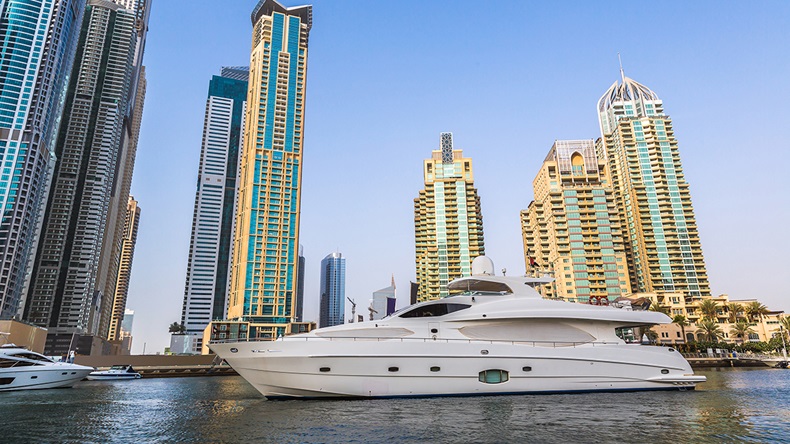Luxury yacht (S-T/Shutterstock.com)