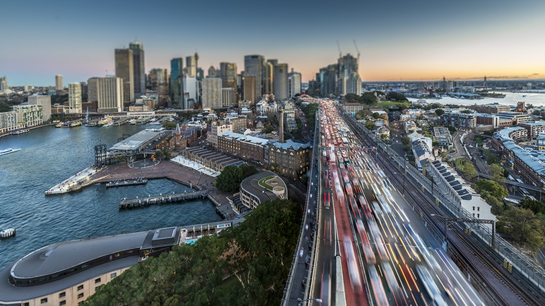 Sydney traffic (Holli/Shutterstock.com)