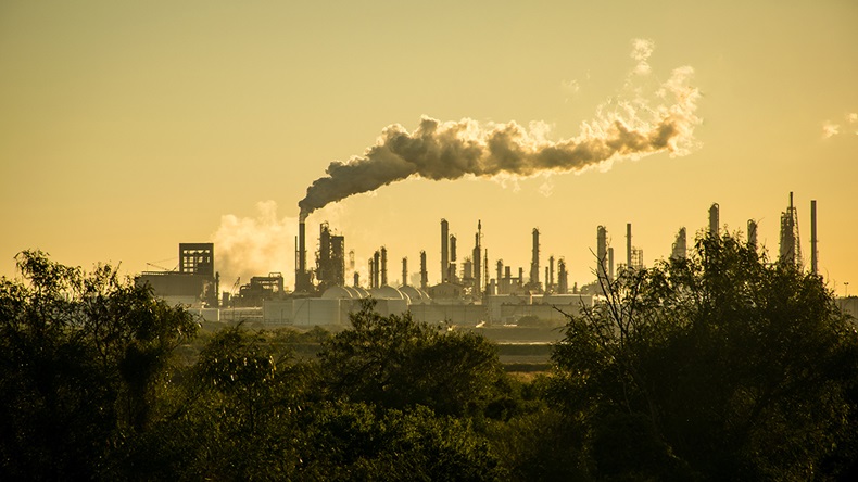 Pollution (Roschetzky Photography/Shutterstock.com)