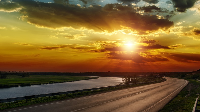 Road sunset (Mykola Mazuryk/Shutterstock.com)