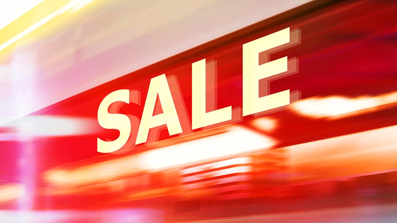 Sale sign (ssuaphotos/Shutterstock.com)