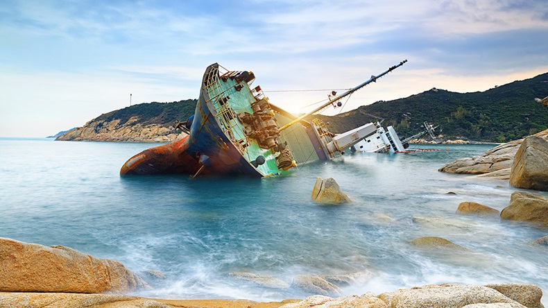 Shipwreck (cozyta/Shutterstock.com)