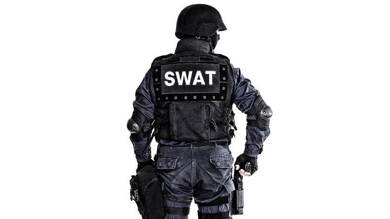 SWAT officer (Getmilitaryphotos/Shutterstock.com)