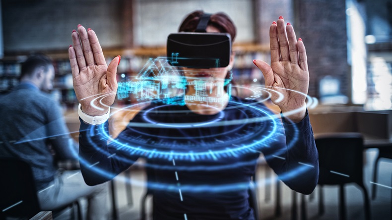 Virtual reality (vectorfusionart/Shutterstock.com)