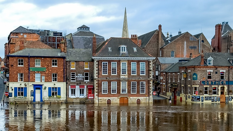 Flooding in York in 2004 (TasfotoNL/Shutterstock.com)