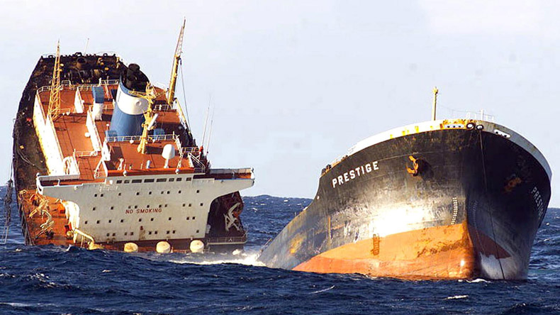 Crude oil tanker Prestige broke in two before sinking