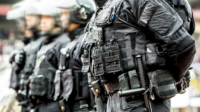 Anti-terror police (Fotosr52/Shutterstock.com)